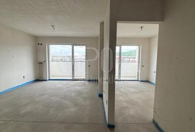 Apartament cu 2 camere semidecomandat în Florești