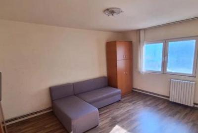 Apartament cu 3 camere decomandat în Inel II