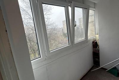 Apartament cu 3 camere semidecomandat în Militari
