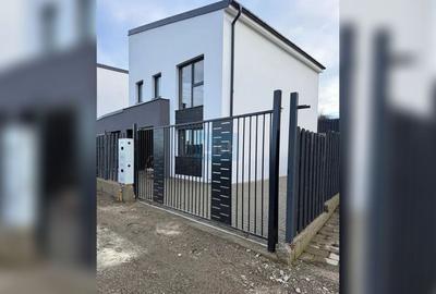Case cu arhitectura nordica, panouri fotovoltaice, central Dezmir - 6