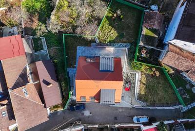 La poalele Tâmpei — vilă contemporană în Schei - 40