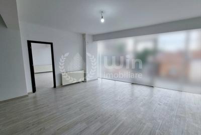 Apartament cu 3 camere semidecomandat în Central