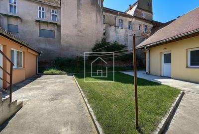 Apartament 4 camere  74 mp, curte si pivinta in Centrul Istoric SB - 11