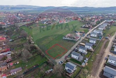 Teren intravilan cu vedere panoramică, utilități si poziție excelentă! - 1