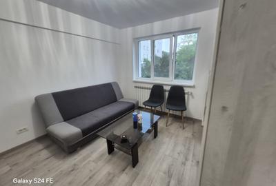 De închiriat apartament 3 camere etaj 1 - 1