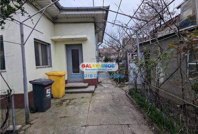 Casă cu 3 camere în Rahova