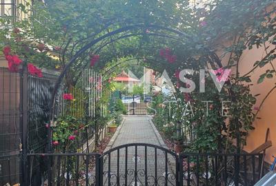 De vânzare, casă cu 5 camere, complet renovată, curte și priveliște superbă. - 1