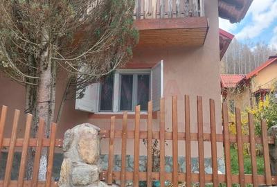 Casă individuală cu 5 camere în Poiana Mărului