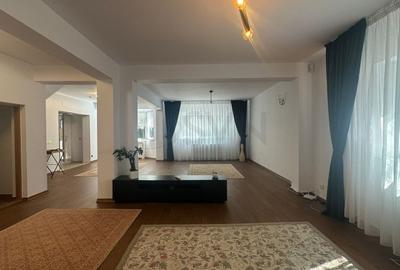 Casă individuală cu 5 camere în Pipera