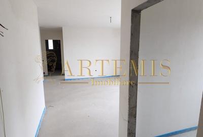 Apartament finisat de 3 camere, decomandat, 67 mp., zona Teilor