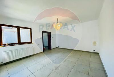 Casă / Vilă cu 6 camere de închiriat în zona Calea Dumbravii - 1