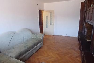 Apartament cu 3 camere decomandat în Lipovei