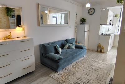 Apartament cu 2 camere semidecomandat, mobilat în Central