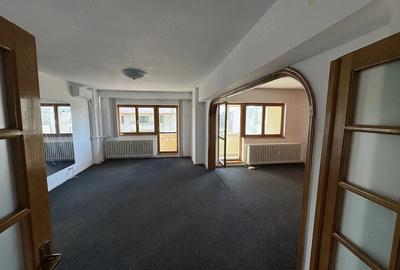Apartament cu 3 camere decomandat în Unirii