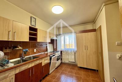 Apartamet cu 3 camere+birou, etaj 4/6, decomandat, Bl. Mihai Viteazu - 10