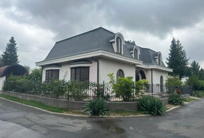 Casă individuală cu 8 camere în Corbeanca