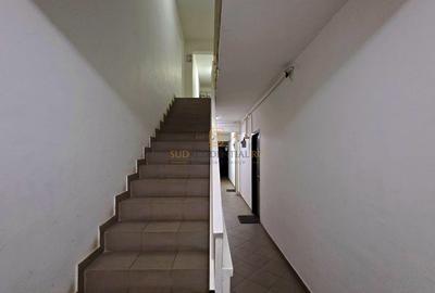 Apartament 3 camere de vanzare, decomandat, Aparatorii Patriei, Sect 4 - 12