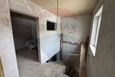 Casă / Vilă cu 6 camere de vânzare în zona Darmanesti - 41