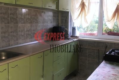 Apartament cu 3 camere semidecomandat în Dristor