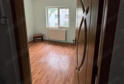 Apartament cu 3 camere decomandat 
