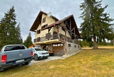 Vilă cu 10 camere P+2E+M 400 M² utili 2800 M² Teren Comandau - 18