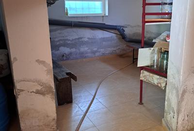 Casa-Vila ultrafinisata in regim D+P+E cu toate utilitatile cu 900 mp,teren - 31