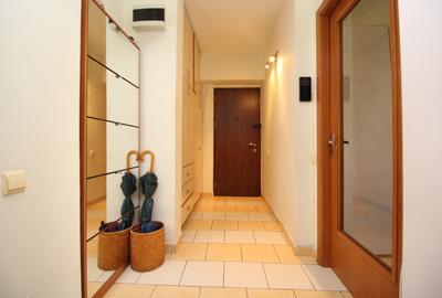 3 camere cu living de 31 mp, dormitoare de 14 și 12, bucătărie de 10,  centrală - 4