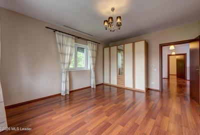 Casă individuală - 860 mp teren, 4 dormitoare si birou - 15