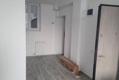 Garsonieră decomandată în 13 Septembrie