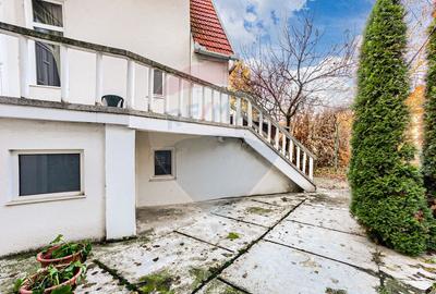 Apartament 4 camere spațioase,  curte,  zona Piata Catedralei - 12
