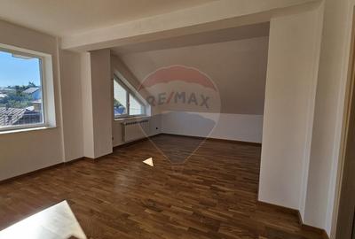 Casă / Vilă de lux cu 8 camere de vânzare in Obcini, Suceava - 59