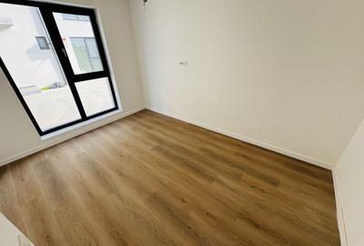 Apartament 3 camere si  CURTE mare, Otopeni 23 august - 10