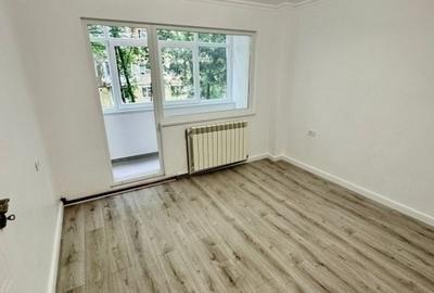Apartament cu 3 camere semidecomandat în Podu Roș