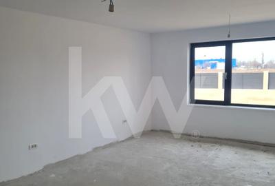 Casă parter, construcție solidă, teren generos – Cârcea, zona Metro - 7