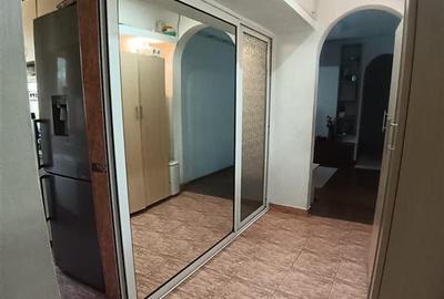 Apartament cu 4 camere semidecomandat în Dacia