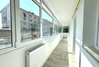 Apartament cu 3 camere decomandat în Exterior Est