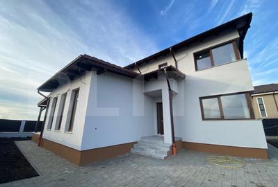 Casă individuală cu 4 camere în Dezmir