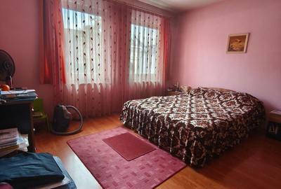 Apartament cu 3 camere, et1 , 90 mp la casă zona Centrala - 3