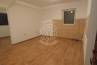 Garsonieră decomandată în Sud