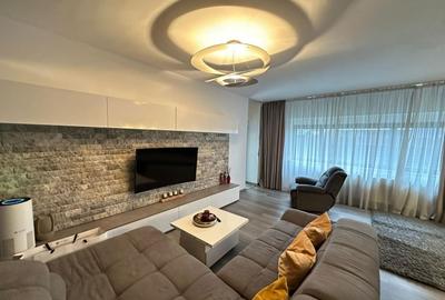 Apartament cu 3 camere semidecomandat, mobilat în Băneasa