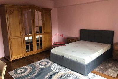 Oferim spre vanzare  apartament cu 3 camere Central