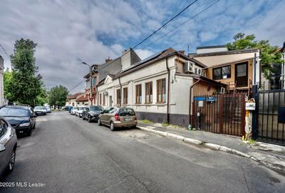 In Cartierul Evreiesc, casa 3 camere pivnita si mansarda open space. - 2