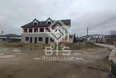 Cladire P+1+M cu destinatie mixta - 1