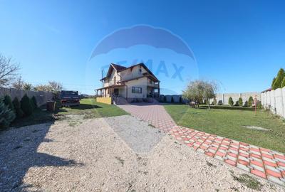 Casă cu 4 camere în Sânpetru