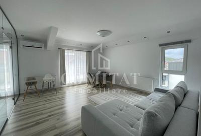 Apartament cu 3 camere semidecomandat în Florești