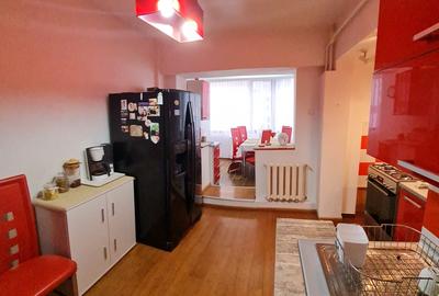 Vand apartament 3 camere suprafata mare - 2