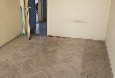 Apartament cu 3 camere semidecomandat în Titan