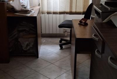 Inchiriez apartament pentru birouri si  locuit zona Comosariat . - 2