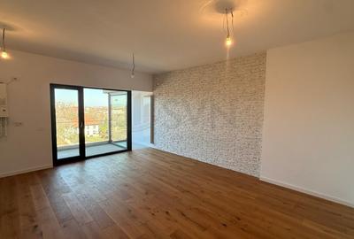 Apartament cu 3 camere semidecomandat în Central