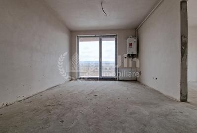 Apartament cu 3 camere semidecomandat în Florești